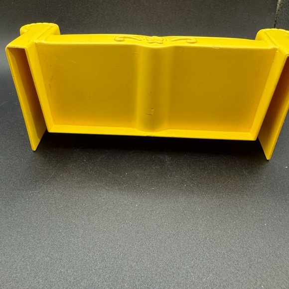 Vintage G1 My Little Pony Paradise Estate Yellow Plastic Sofa Hasbro MLP - Picture 6 of 8